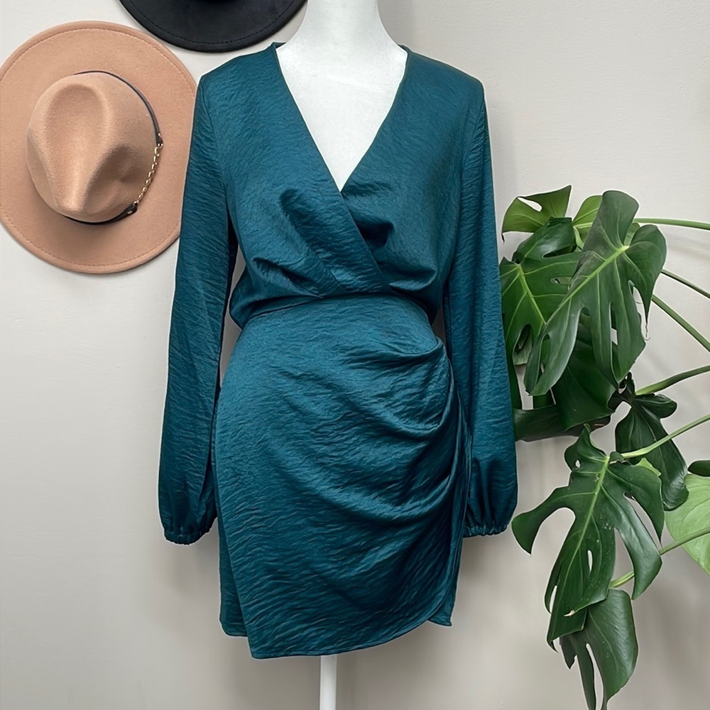 Impeccable Pig | NWOT Emerald Green Long-sleeve Cocktail Dress -